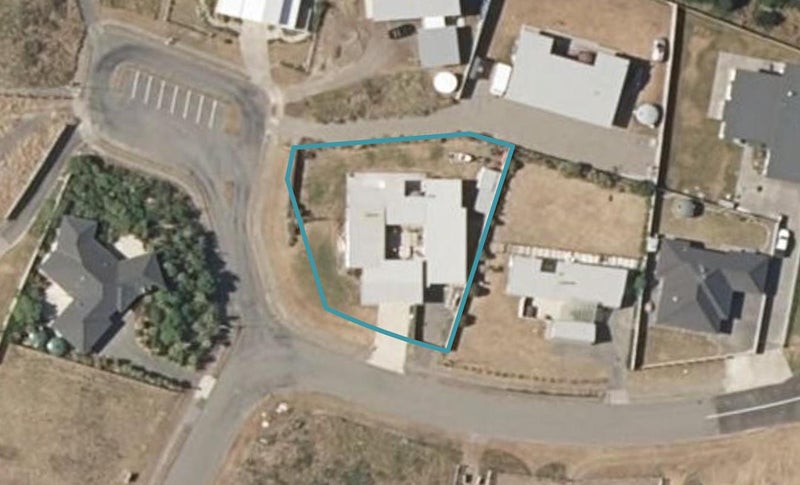 2 Mariri Place, Waitarere Beach, Levin - Carousel 1