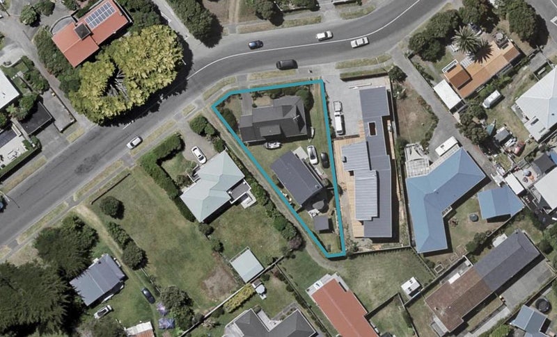 100 Tutere Street, Waikanae Beach, Waikanae - Carousel 1