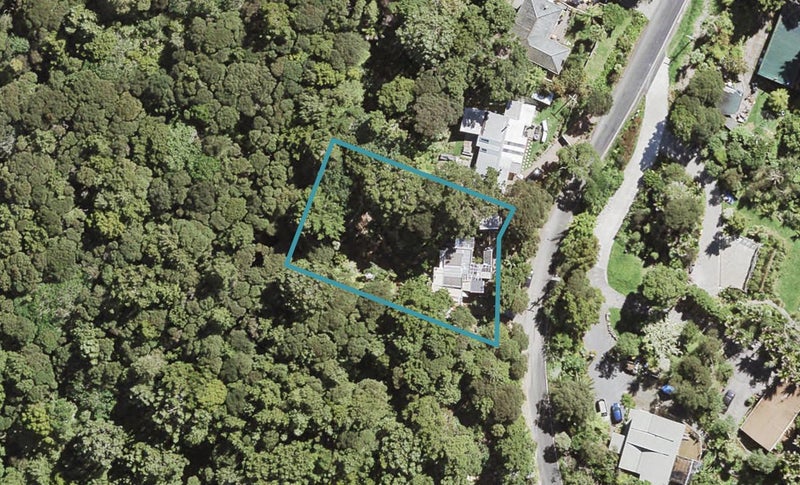 31 Kauri Point Road, Laingholm, Auckland - Carousel 1