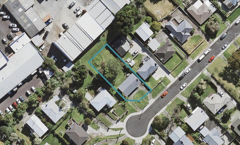 11 Raeben Avenue, Hillcrest, Auckland - Carousel 1