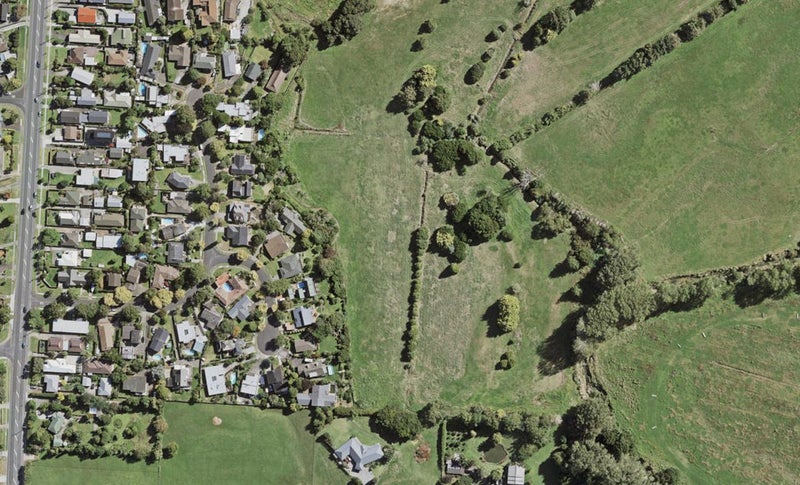 224 Otuwairoa Esplanade, Ōpaheke, Papakura - Carousel 1