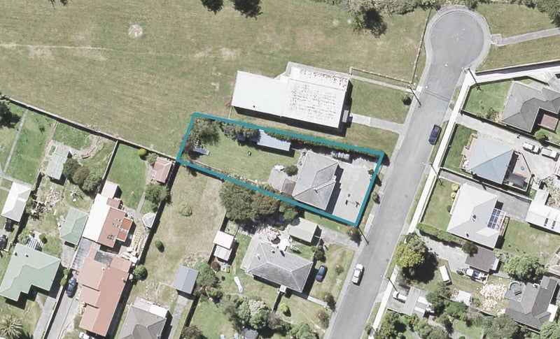 4 Peel Place, Wainuiomata, Lower Hutt - Carousel 1