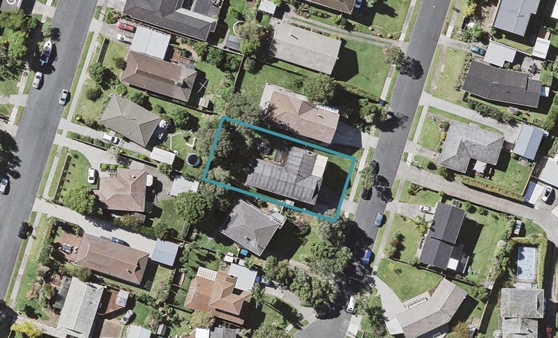 9 Maroubra Place, Botany Downs, Auckland - Carousel 1