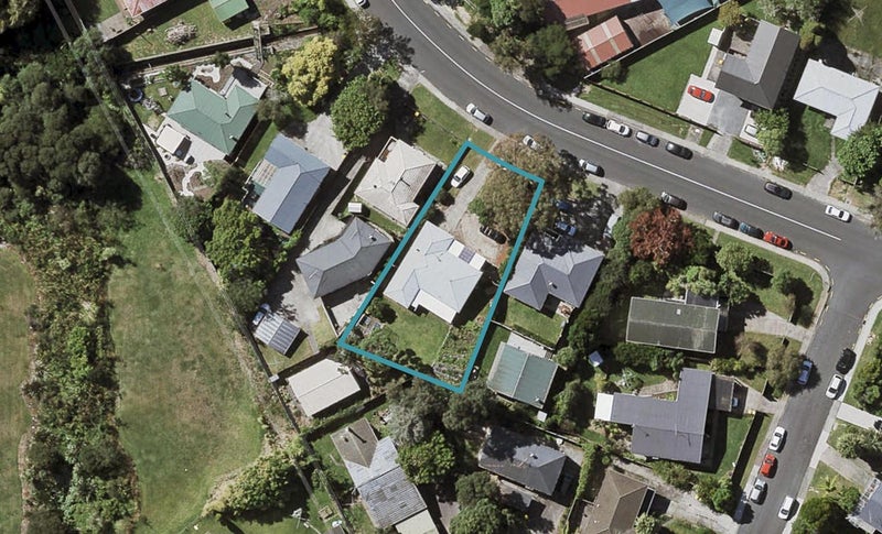 30 Totaravale Drive, Totara Vale, Auckland - Carousel 1