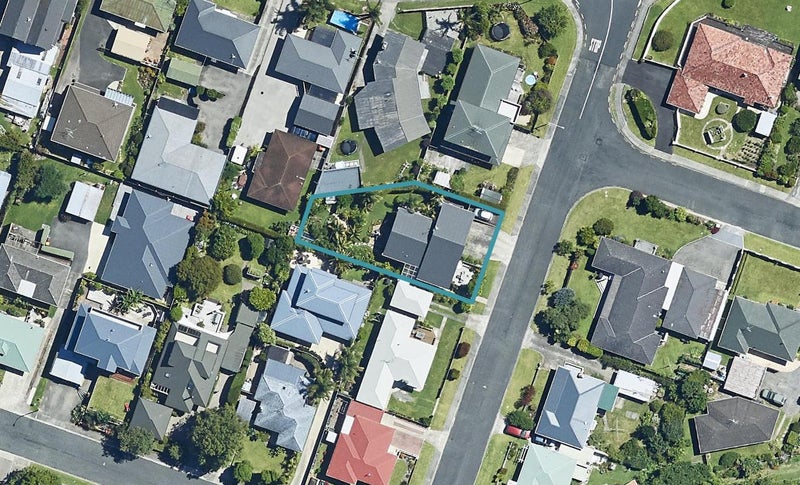 3 Crescent Road, Otumoetai, Tauranga - Carousel 1
