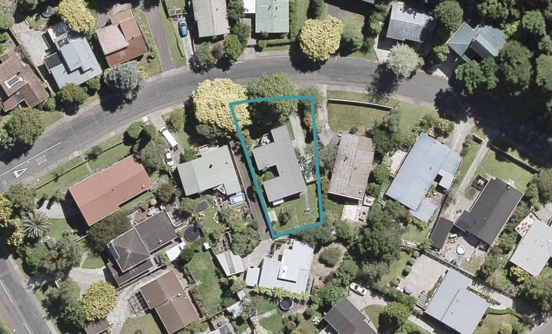 8 Fendalton Crescent, Pinehaven, Upper Hutt - Carousel 1