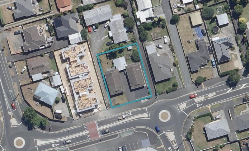 165B Clarkin Road, Fairfield, Hamilton - Carousel 1