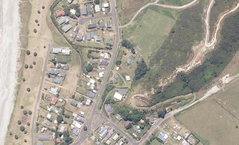 121 Newcastle Street, Māhia - Carousel 1