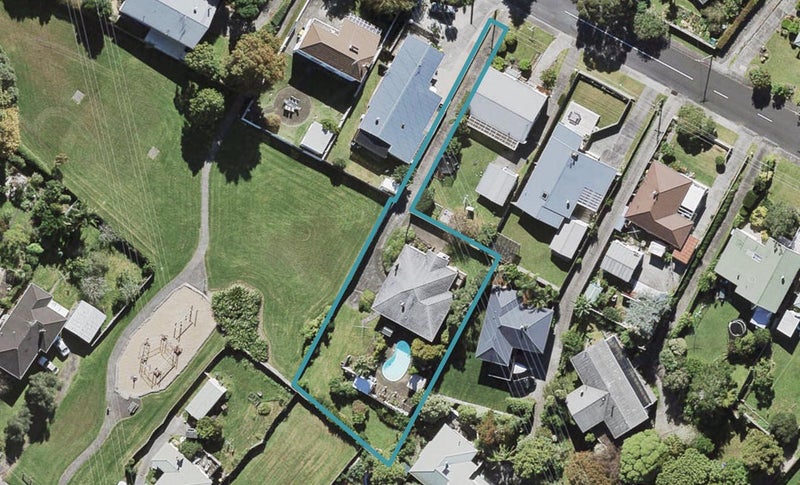 25 Lyndhurst Road, Te Atatu South, Auckland - Carousel 1
