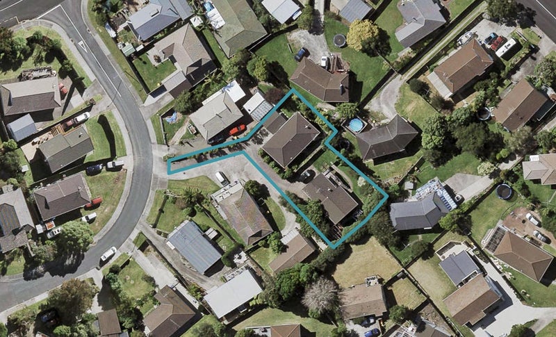 1/6 Sevilla Place, Unsworth Heights, Auckland - Carousel 1