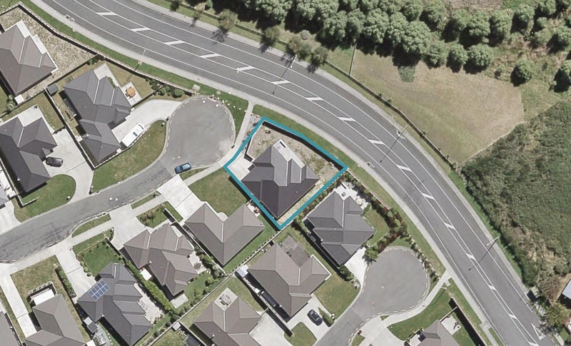 12 Greenstone Grove, Brown Owl, Upper Hutt - Carousel 1