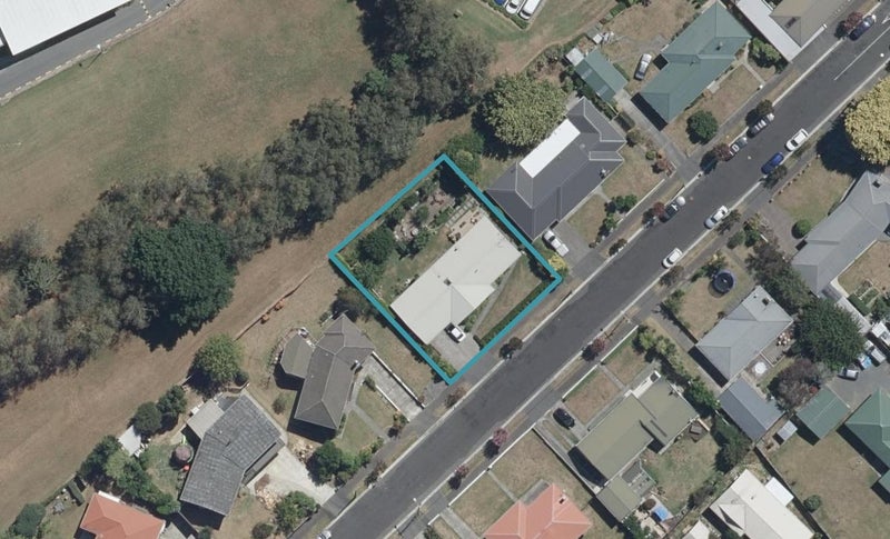 8 Seifert Street, Forest Lake, Hamilton - Carousel 1