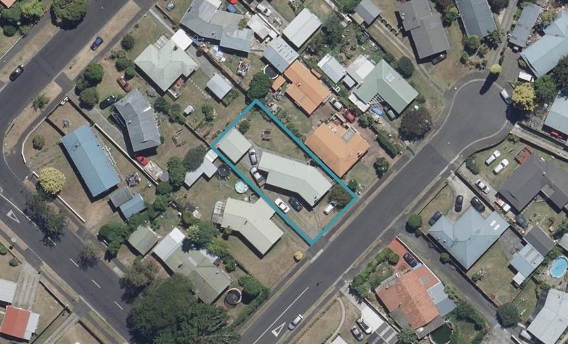 5 Sacha Place, Glenview, Hamilton - Carousel 1