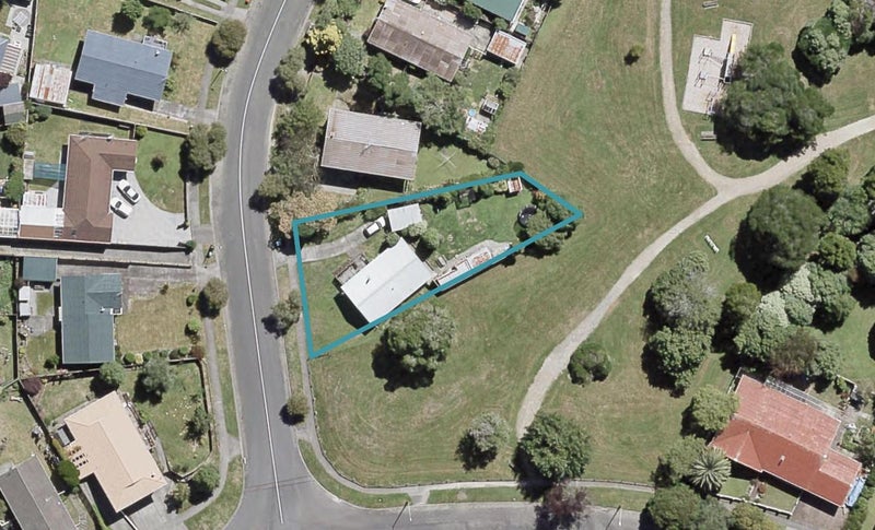 4 Larchmont Grove, Totara Park, Upper Hutt - Carousel 1
