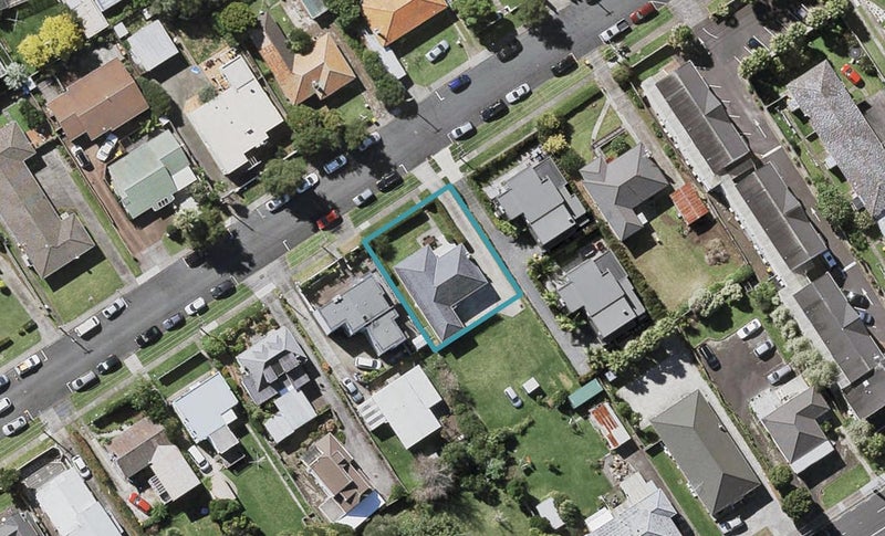 16 Lomond Street, Takapuna, Auckland - Carousel 1