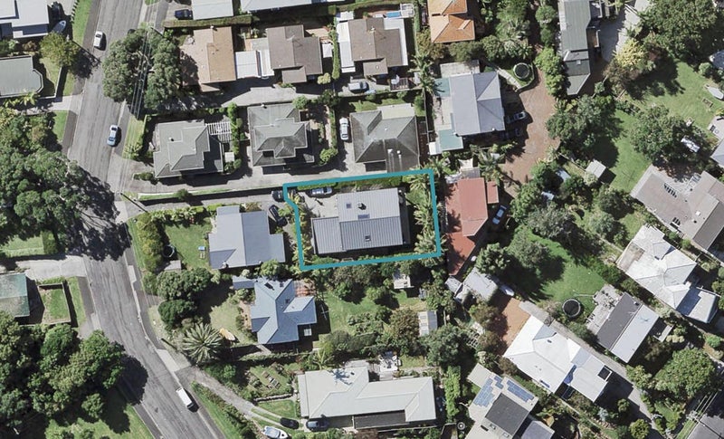 9A Handley Avenue, Narrow Neck, Auckland - Carousel 1