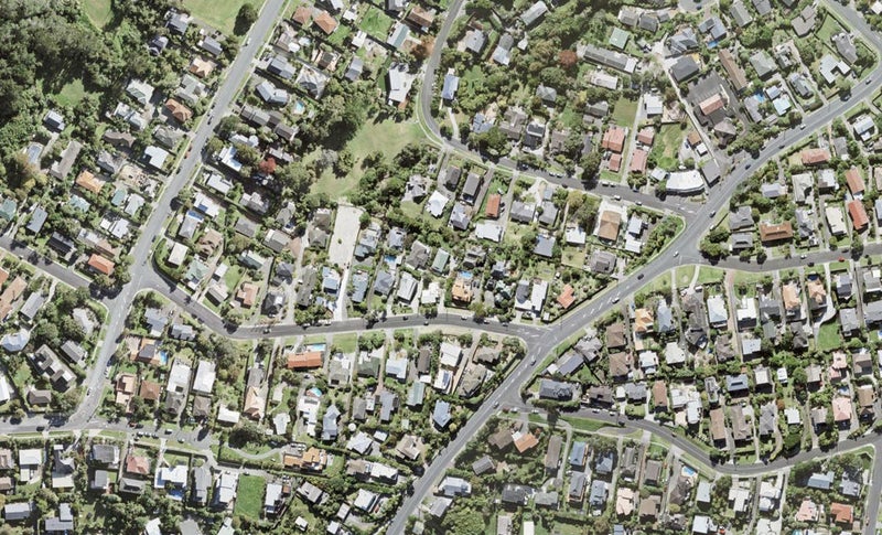 2/7 Mizpah Road, Waiake, Auckland - Carousel 1
