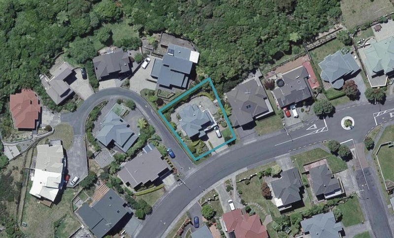 43 Dress Circle, Newlands, Wellington - Carousel 1