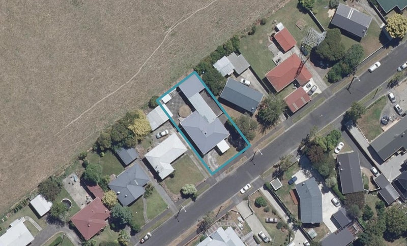 19 Sheridan Street, Silverdale, Hamilton - Carousel 1
