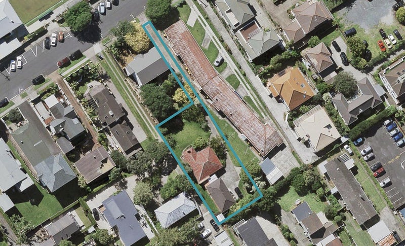2/0 Bracken Avenue, Takapuna, Auckland - Carousel 1