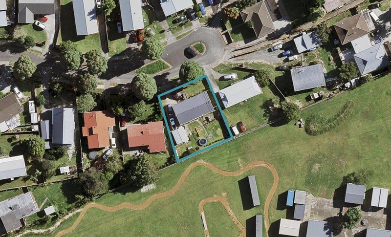 9 Aden Place, Clendon Park, Auckland - Carousel 1