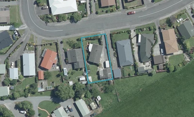 26 Seadown Crescent, Amberley, Amberley - Carousel 1