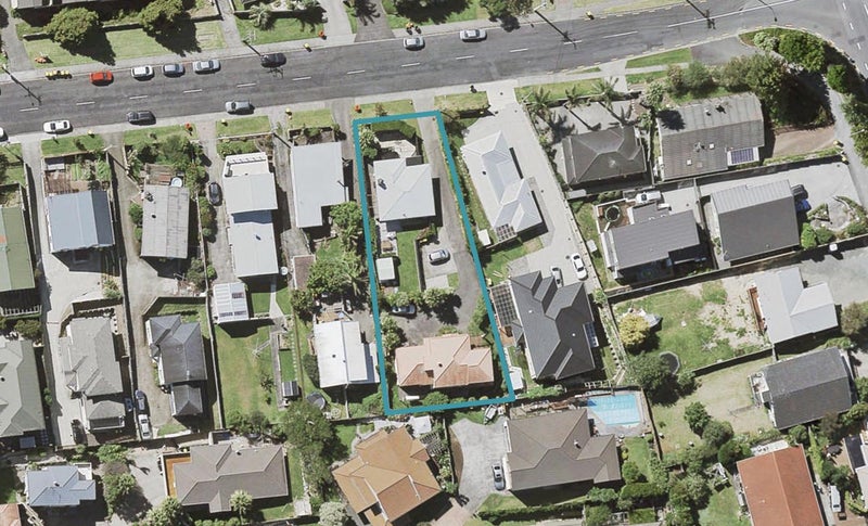 2/4 Spencer Road, Pinehill, Auckland - Carousel 1