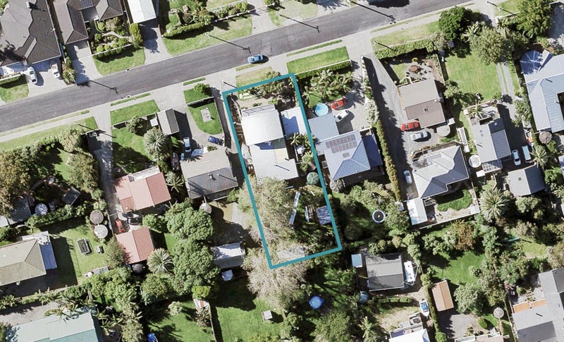20 Hawke Crescent, Beachlands, Auckland - Carousel 1