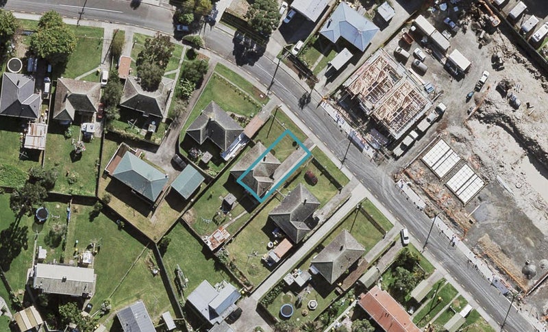 17B Tonar Street, Northcote, Auckland - Carousel 1