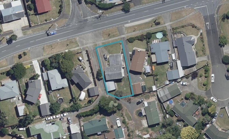 65 Collins Road, Melville, Hamilton - Carousel 1