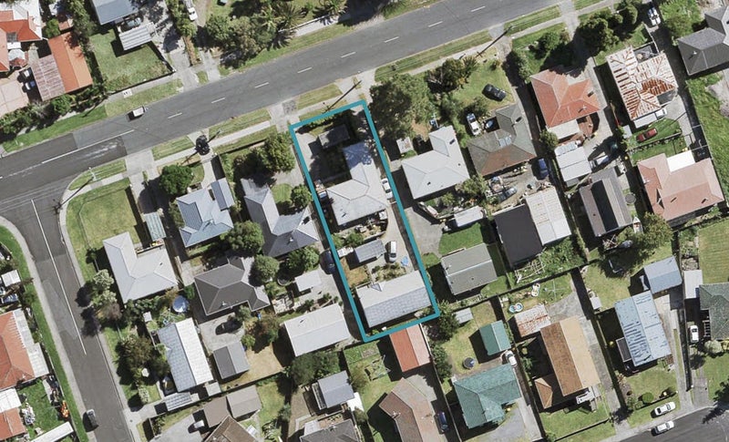 15 Larnoch Road, Henderson, Auckland - Carousel 1