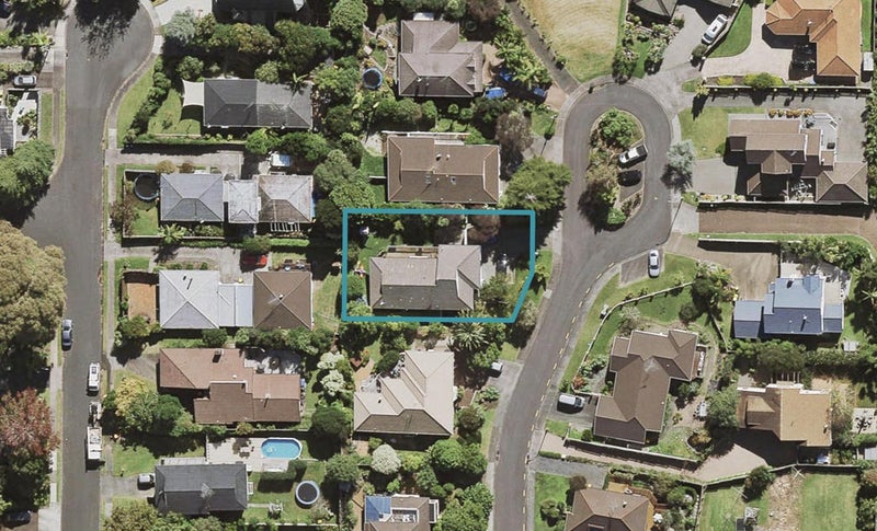 8 La Roche Place, Northcote, Auckland - Carousel 1