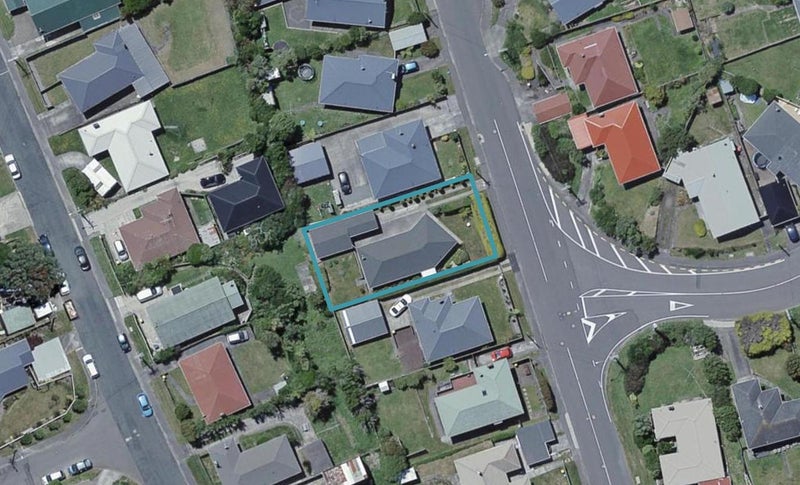 43 Kenmore Street, Newlands, Wellington - Carousel 1