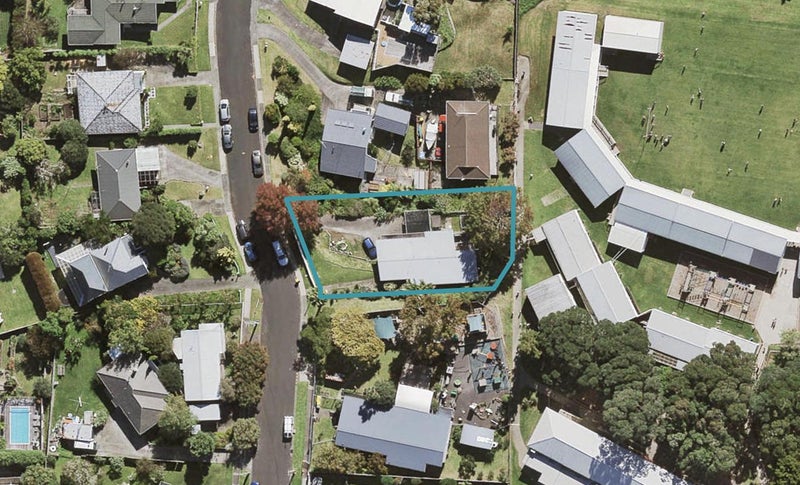 9 Nutsey Avenue, Northcote, Auckland - Carousel 1