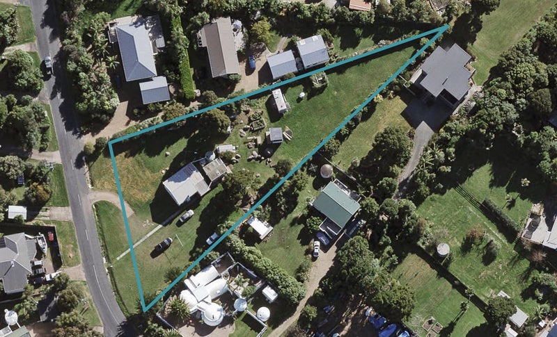 496 Sea View Road, Onetangi, Waiheke Island - Carousel 1