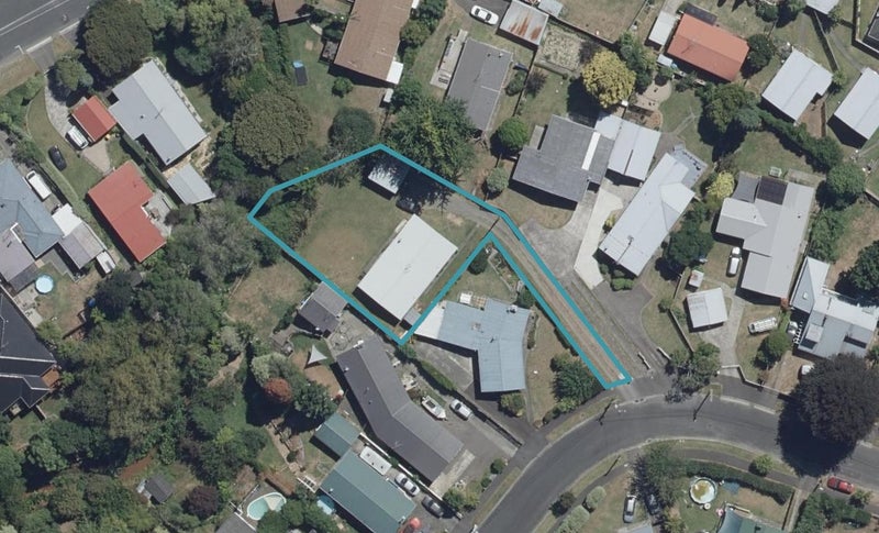 24A Forth Crescent, Glenview, Hamilton - Carousel 1