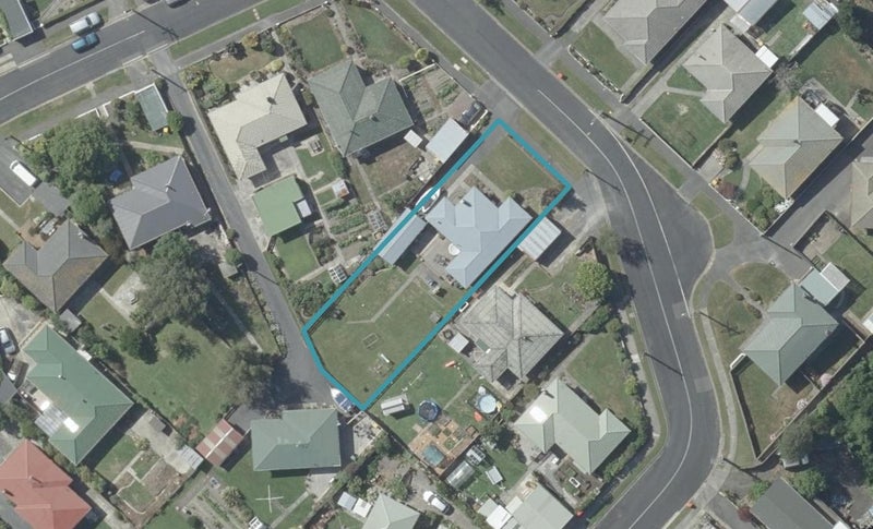 31 Koremata Street, Green Island, Dunedin - Carousel 1
