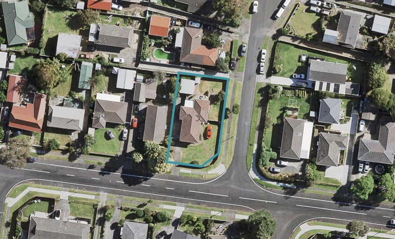 13 Gibbons Road, Weymouth, Auckland - Carousel 1