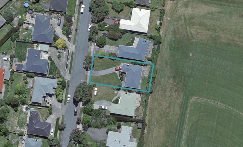 59 Redwood Avenue, Tawa, Wellington - Carousel 1