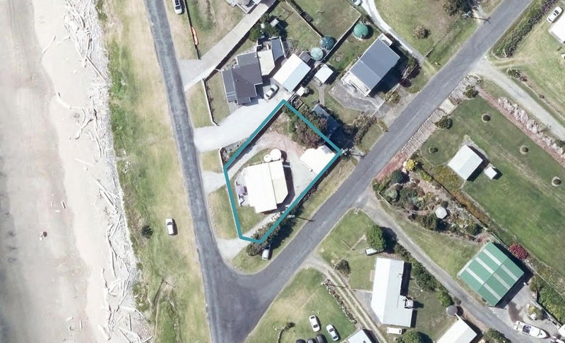 221 Newcastle Street, Māhia - Carousel 1