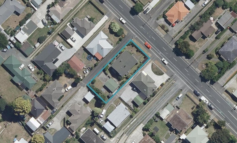 13 Garnett Avenue, Forest Lake, Hamilton - Carousel 1