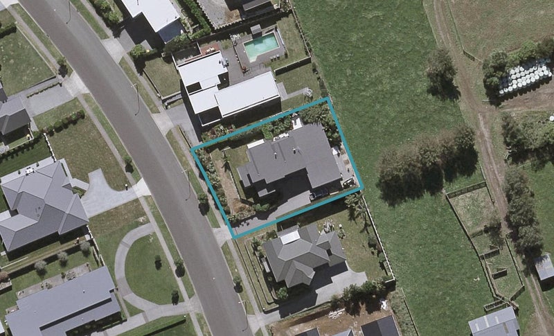 12 Links Drive, Waiwhakaiho, New Plymouth - Carousel 1