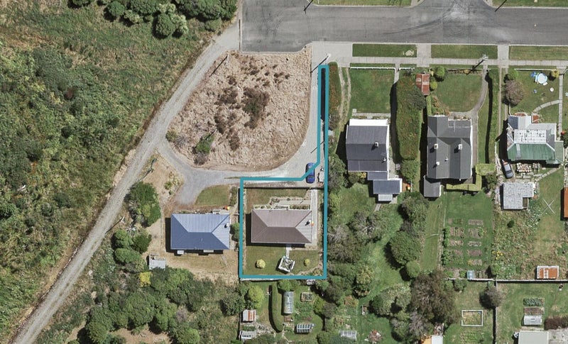 48 Mcdougall Street, Bluff - Carousel 1