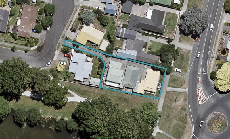 2/33 Islington Place, Tamatea, Napier - Carousel 1