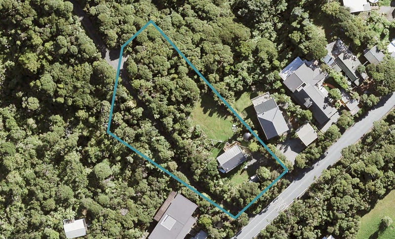 43 Te Ahuahu Road, Piha - Carousel 1