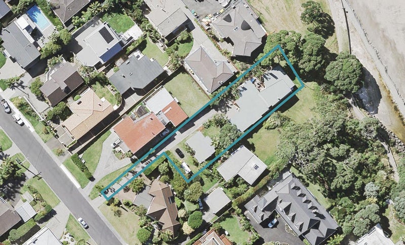 27 Bournemouth Terrace, Murrays Bay, Auckland - Carousel 1
