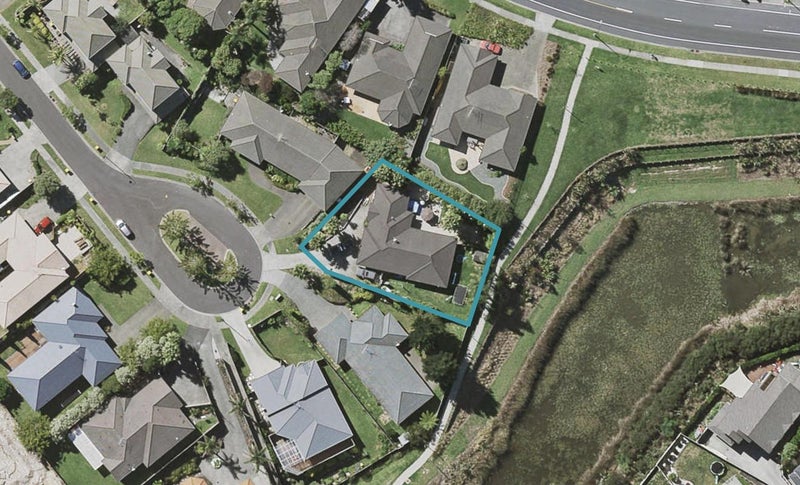 8 Buncrana Place, Pinehill, Auckland - Carousel 1