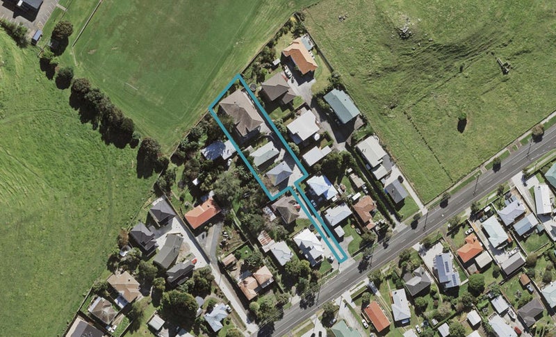 32 Mountain Road, Mangere Bridge, Auckland - Carousel 1