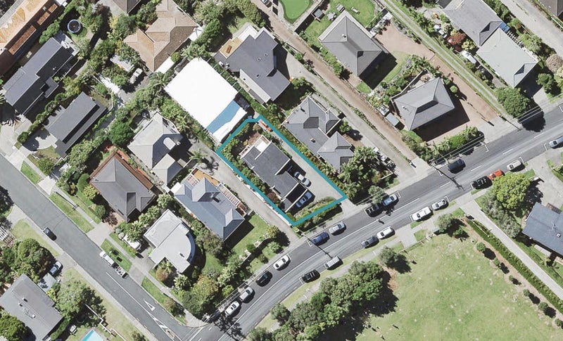 112 Aberdeen Road, Campbells Bay, Auckland - Carousel 1