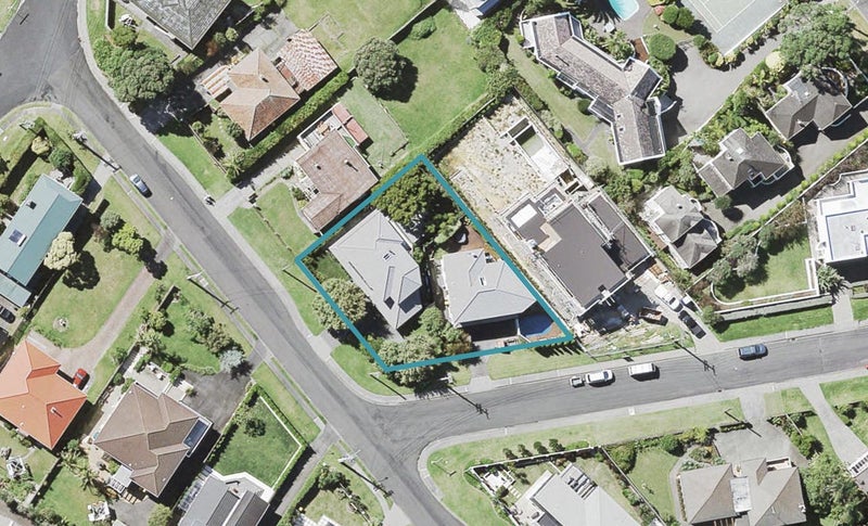 1/2 Falmouth Street, Murrays Bay, Auckland - Carousel 1